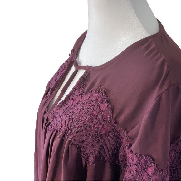 Lucky Brand Flutter Sleeve Blouse - Picture 4 of 14